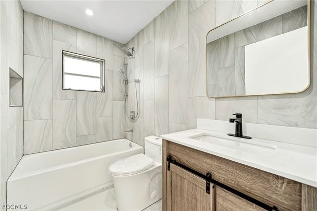 2031 SE 25th LN, Cape Coral, FL 33904