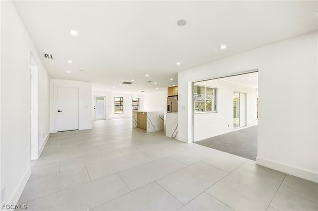 2031 SE 25th LN, Cape Coral, FL 33904