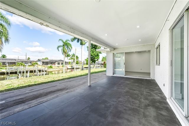 2031 SE 25th LN, Cape Coral, FL 33904