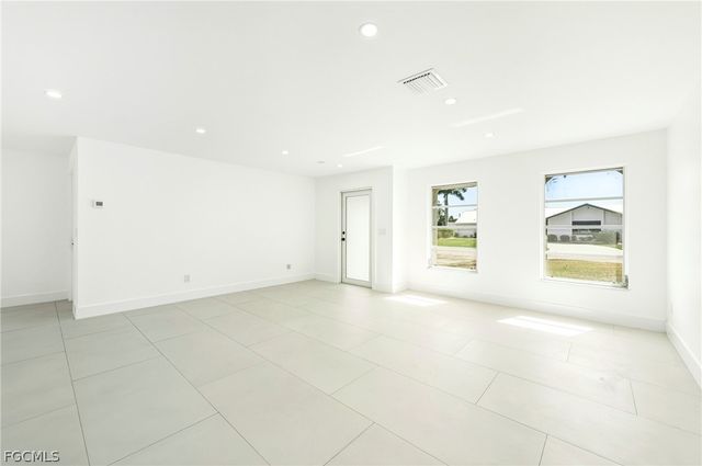 2031 SE 25th LN, Cape Coral, FL 33904