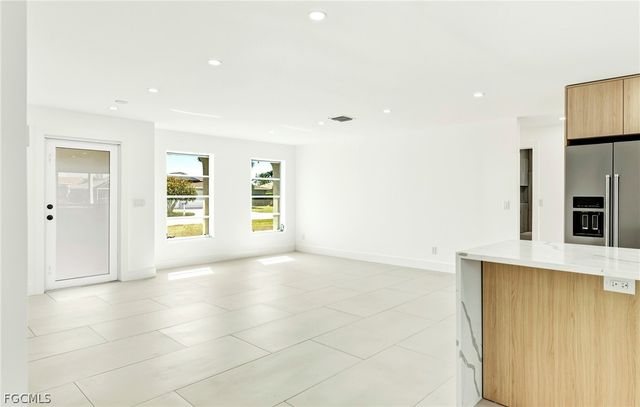 2031 SE 25th LN, Cape Coral, FL 33904