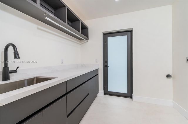 7101 E Troon Cir, Miami Lakes, FL 33014