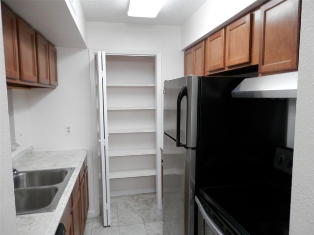 7600 Emmett F Lowry Expressway 605, Texas City, TX 77591