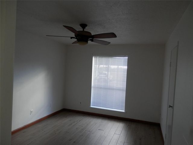 7600 Emmett F Lowry Expressway 605, Texas City, TX 77591