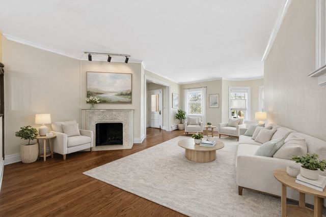 721 N Grove Avenue, Oak Park, IL 60302