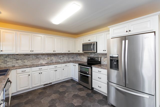 1221 S Poplar Street, Seymour, IN 47274