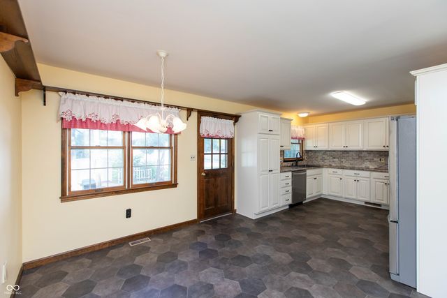 1221 S Poplar Street, Seymour, IN 47274