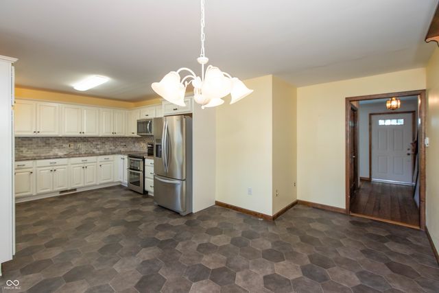 1221 S Poplar Street, Seymour, IN 47274