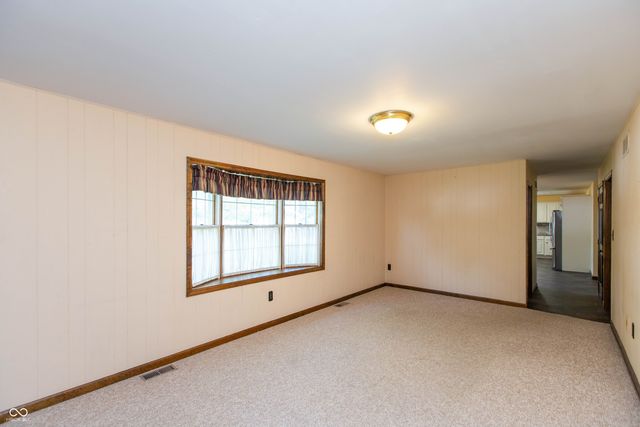 1221 S Poplar Street, Seymour, IN 47274