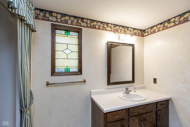 1221 S Poplar Street, Seymour, IN 47274