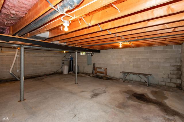 1221 S Poplar Street, Seymour, IN 47274