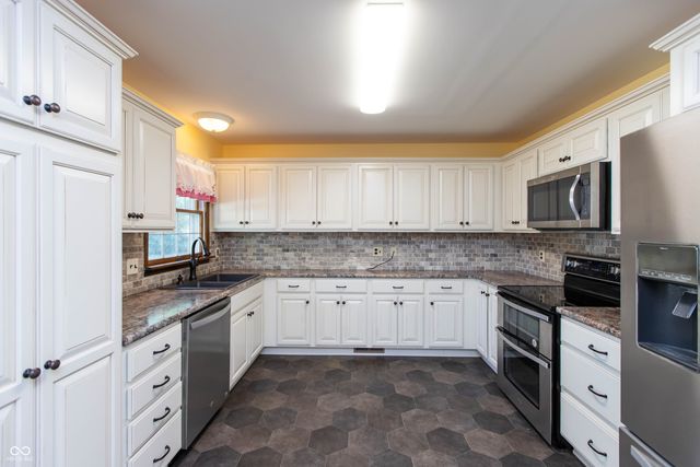 1221 S Poplar Street, Seymour, IN 47274