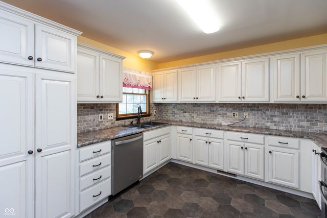 1221 S Poplar Street, Seymour, IN 47274
