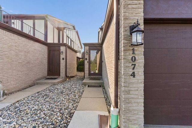 1074 Country Club Drive, St Clair Shores, MI 48082