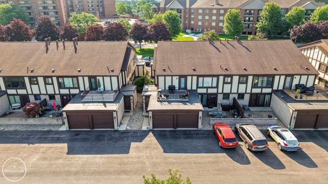 1074 Country Club Drive, St Clair Shores, MI 48082