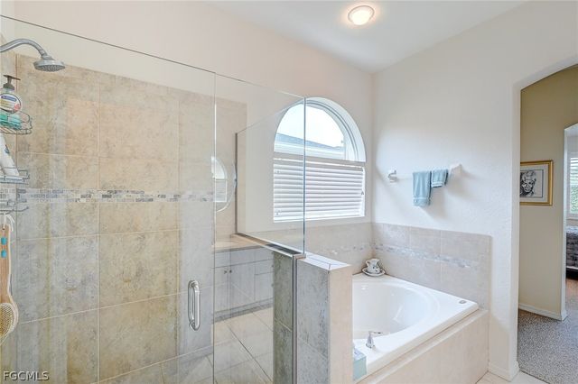 1813 Emerald Cove DR, Cape Coral, FL 33991