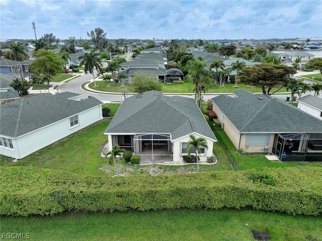 1813 Emerald Cove DR, Cape Coral, FL 33991