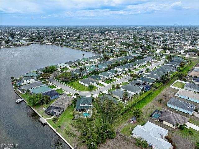 1813 Emerald Cove DR, Cape Coral, FL 33991