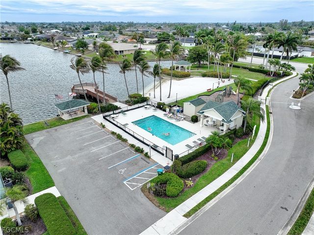1813 Emerald Cove DR, Cape Coral, FL 33991