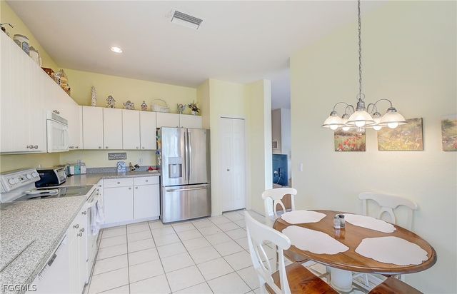 1813 Emerald Cove DR, Cape Coral, FL 33991