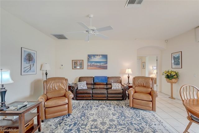 1813 Emerald Cove DR, Cape Coral, FL 33991