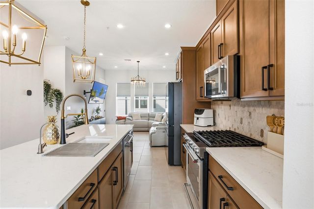 2038 PACKING DISTRICT WAY, Orlando, FL 32804