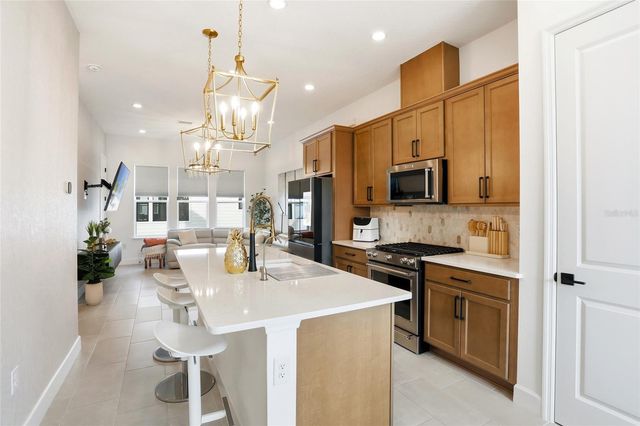 2038 PACKING DISTRICT WAY, Orlando, FL 32804