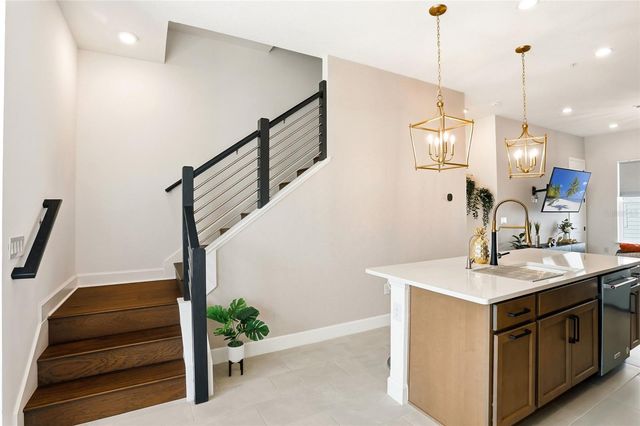 2038 PACKING DISTRICT WAY, Orlando, FL 32804