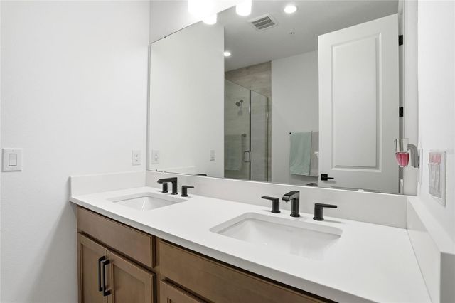 2038 PACKING DISTRICT WAY, Orlando, FL 32804