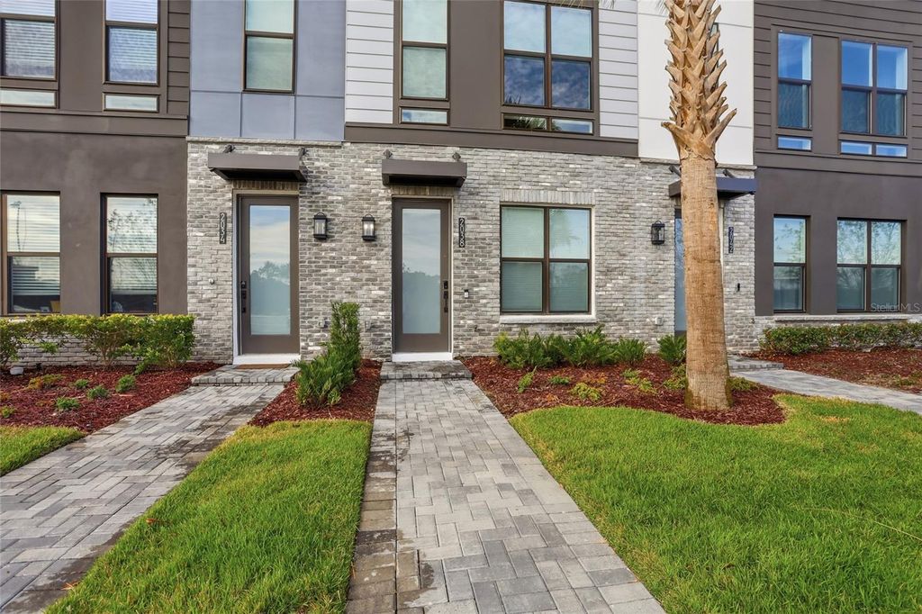 Image 6 of property listing at 2038 PACKING DISTRICT WAY, Orlando, FL 32804