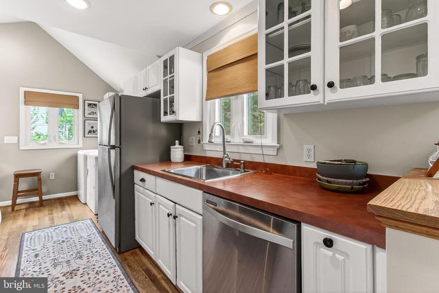 3304 SLADE RUN DR, Falls Church, VA 22042