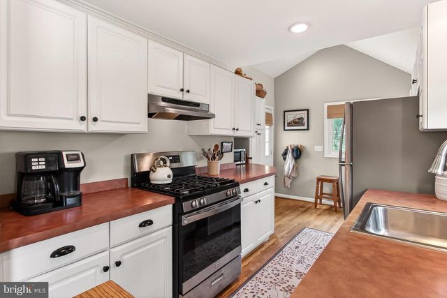 3304 SLADE RUN DR, Falls Church, VA 22042