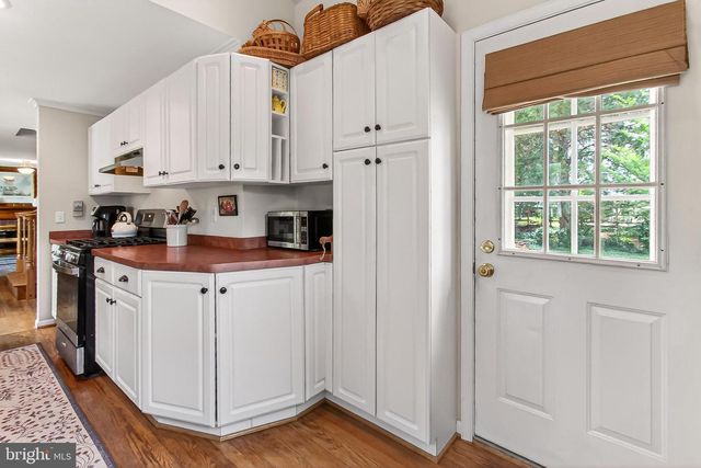 3304 SLADE RUN DR, Falls Church, VA 22042