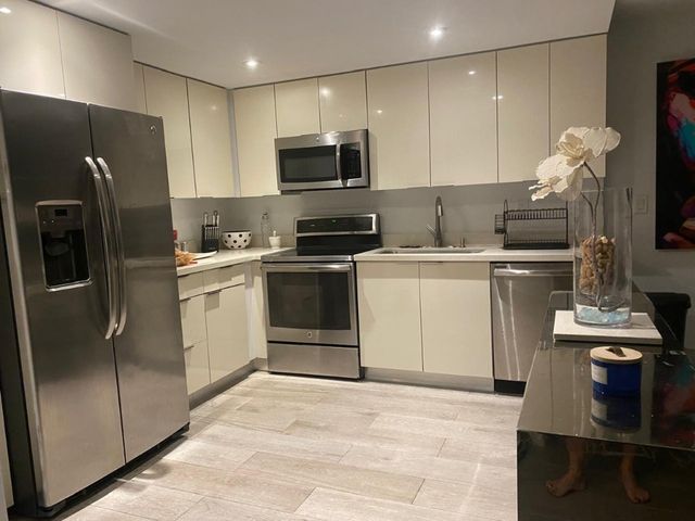 2780 NE 183rd Street 1515, Aventura, FL 33160