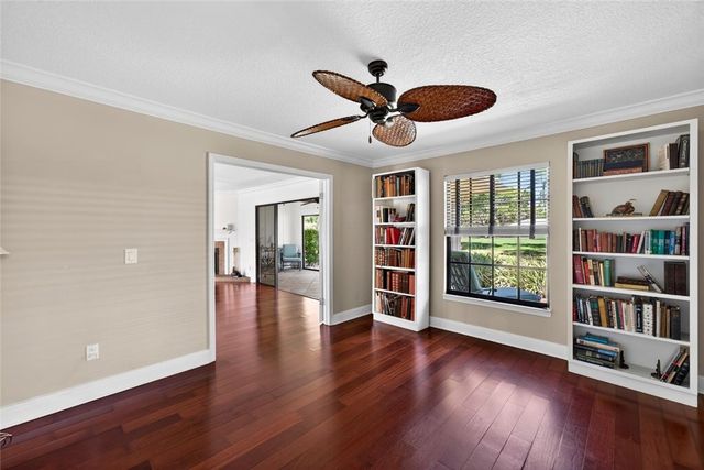 111 Prestwick Circle 1, Vero Beach, FL 32967