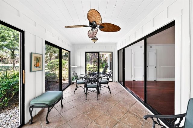 111 Prestwick Circle 1, Vero Beach, FL 32967