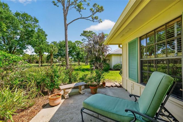 111 Prestwick Circle 1, Vero Beach, FL 32967
