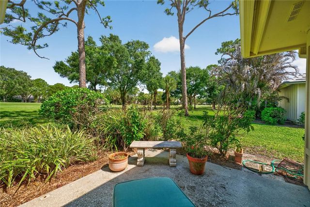 111 Prestwick Circle 1, Vero Beach, FL 32967