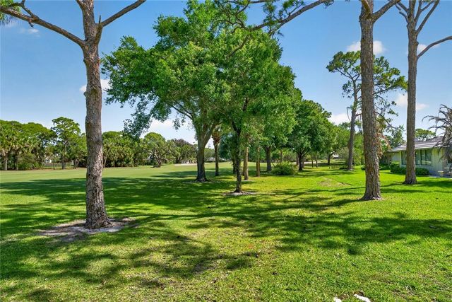 111 Prestwick Circle 1, Vero Beach, FL 32967