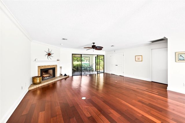 111 Prestwick Circle 1, Vero Beach, FL 32967