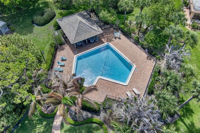 111 Prestwick Circle 1, Vero Beach, FL 32967