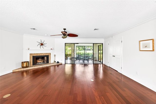 111 Prestwick Circle 1, Vero Beach, FL 32967