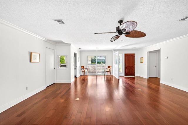 111 Prestwick Circle 1, Vero Beach, FL 32967