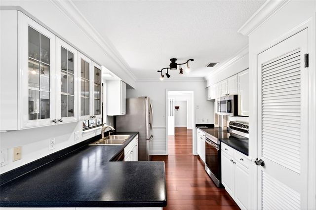 111 Prestwick Circle 1, Vero Beach, FL 32967