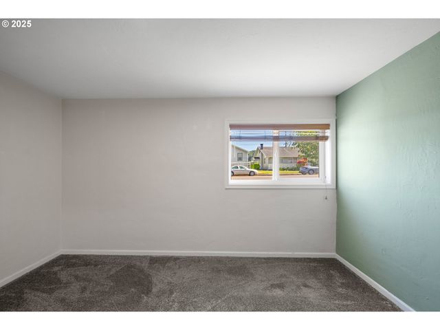 2111 GREENWOOD Ave, Reedsport, OR 97467