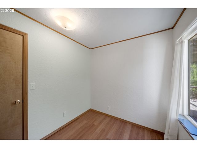 2111 GREENWOOD Ave, Reedsport, OR 97467