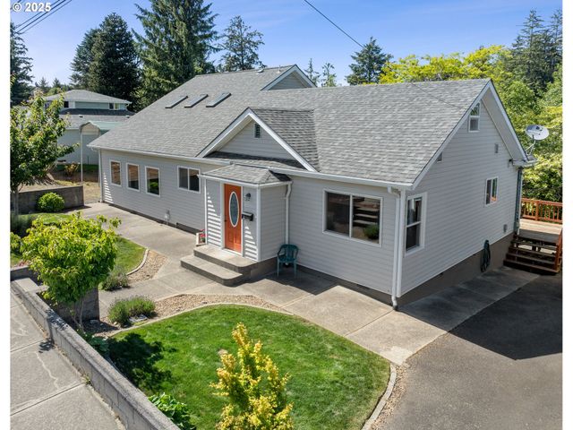 2111 GREENWOOD Ave, Reedsport, OR 97467