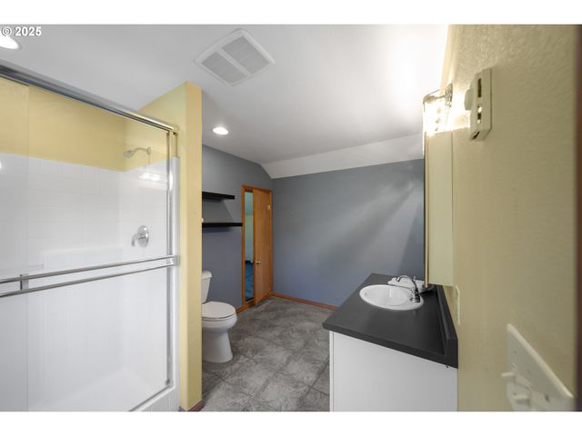 2111 GREENWOOD Ave, Reedsport, OR 97467