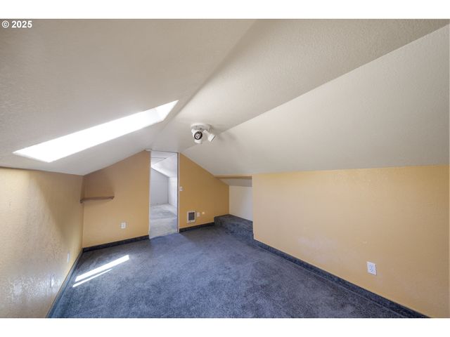 2111 GREENWOOD Ave, Reedsport, OR 97467