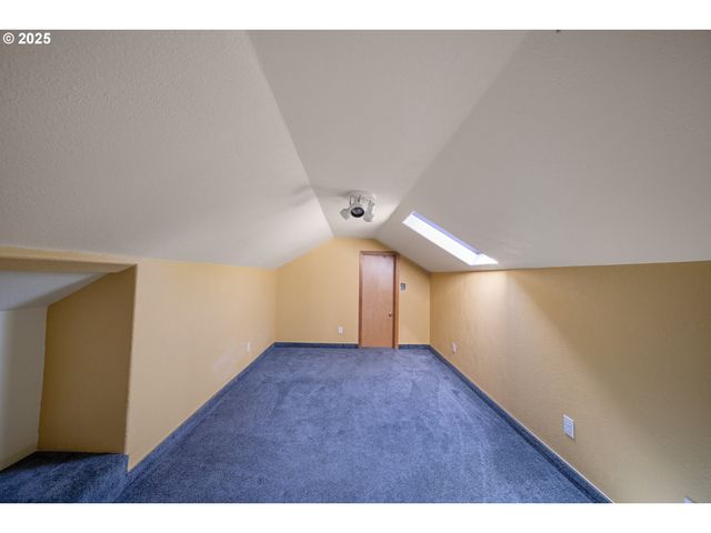 2111 GREENWOOD Ave, Reedsport, OR 97467